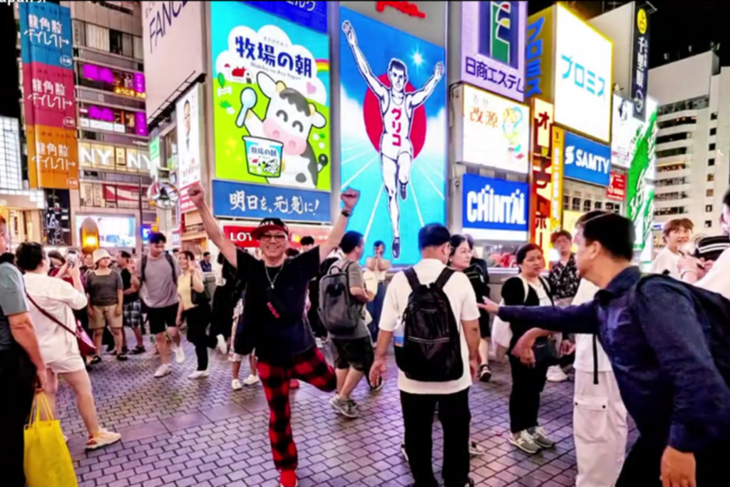 The photo of the Max with the Glico Man