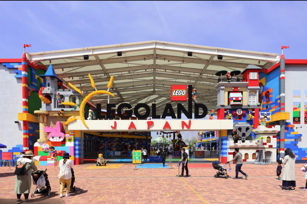 Kansai Travel Blogs 1 Osaka Family Attractions, Entrance to Legoland Japan featuring colorful LEGO structures and signage.